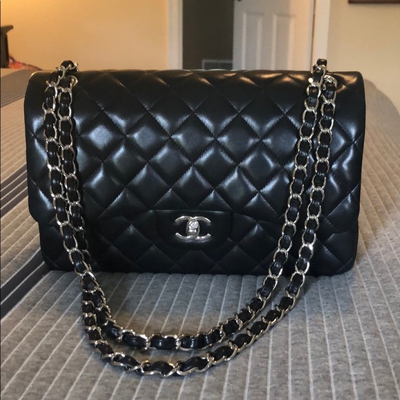 SOLD!!!!   Gorgeous Chanel jumbo lamb skin double - Picture 2 of 8